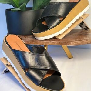 Women’s Lucky Brand Leather Platform Slides (see description for size detail)
